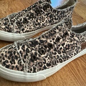 Blowfish Malibu Women's Play Sneaker, Natural Pongo Cat Canvas, Size 8